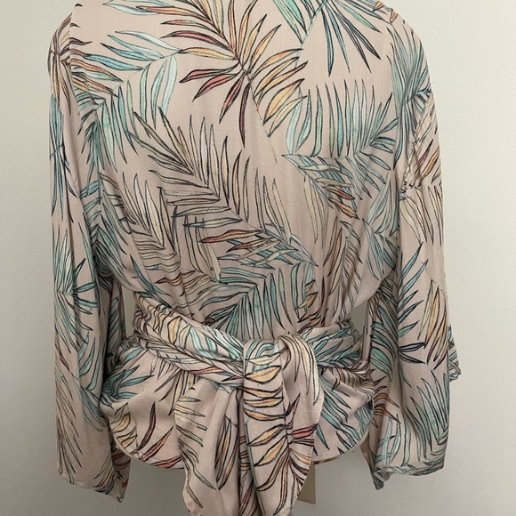 Top - Picture 5 of 7